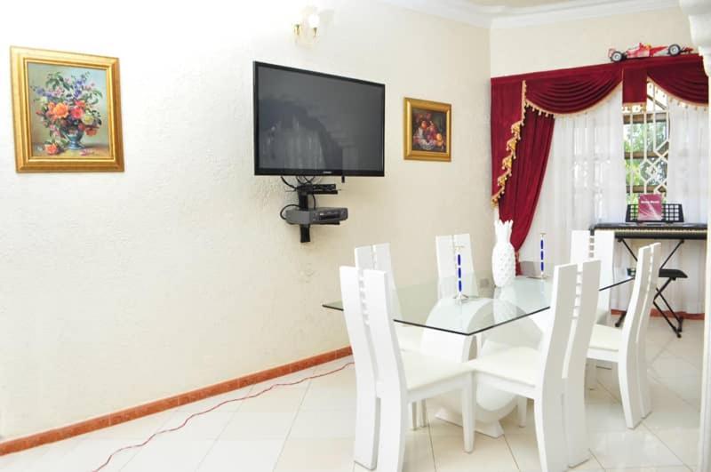 Willa Plot 4 Kavuma Close Kampala Zewnętrze zdjęcie